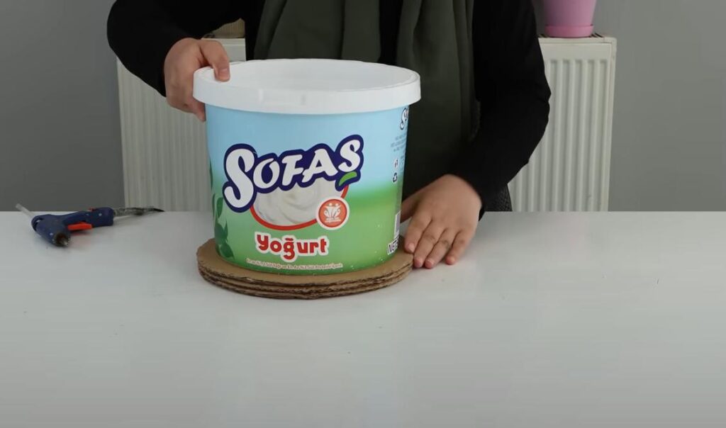 Как из пластикового ведра сделать оригинальное кашпо для сада и дачи