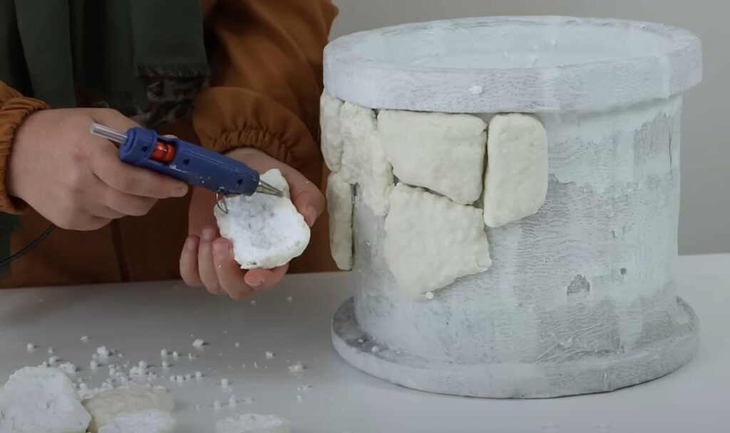 Как из пластикового ведра сделать оригинальное кашпо для сада и дачи