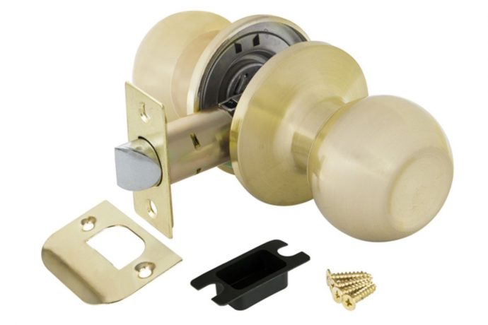 Как разобрать круглую дверную ручку Как разобрать круглую дверную ручку