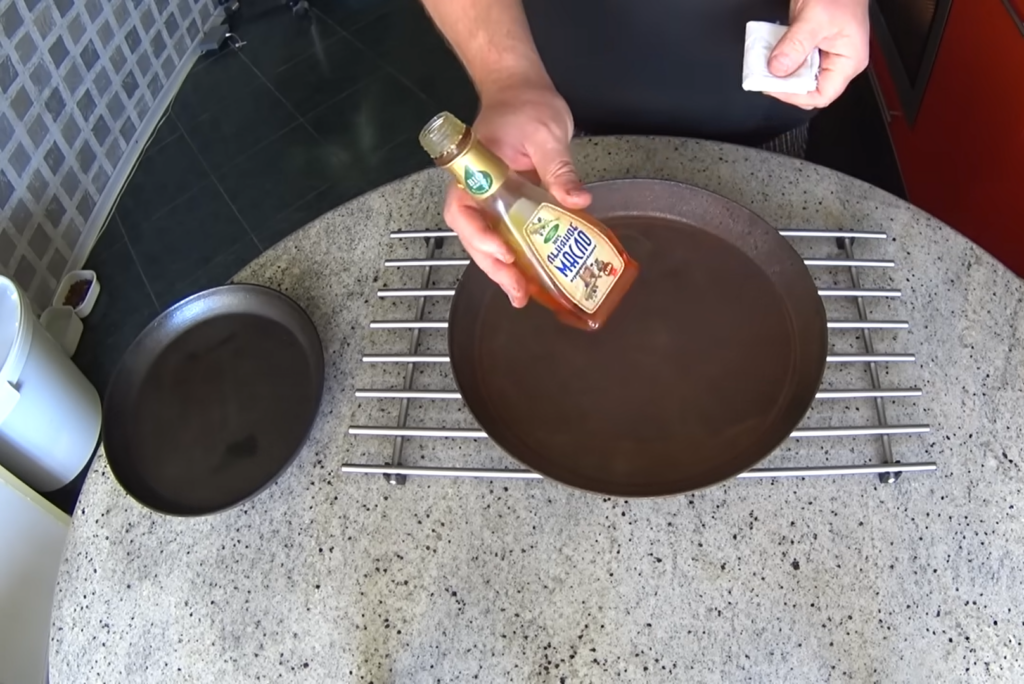 Старую, ржавую чугунную сковороду - восстановить!