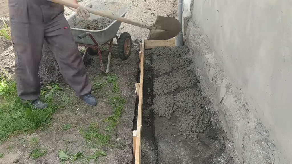 Правильная бетонная отмостка своими руками Правильная бетонная отмостка своими руками