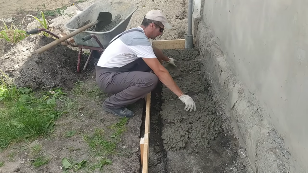 Правильная бетонная отмостка своими руками Правильная бетонная отмостка своими руками