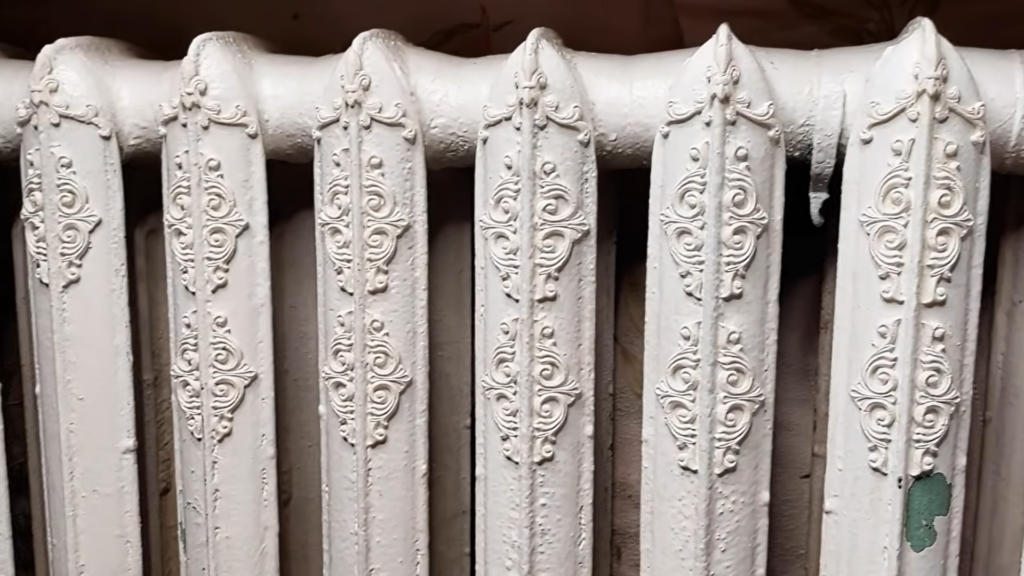 Чугунный радиатор - в винтажного красавчика. Из простых и доступных материалов