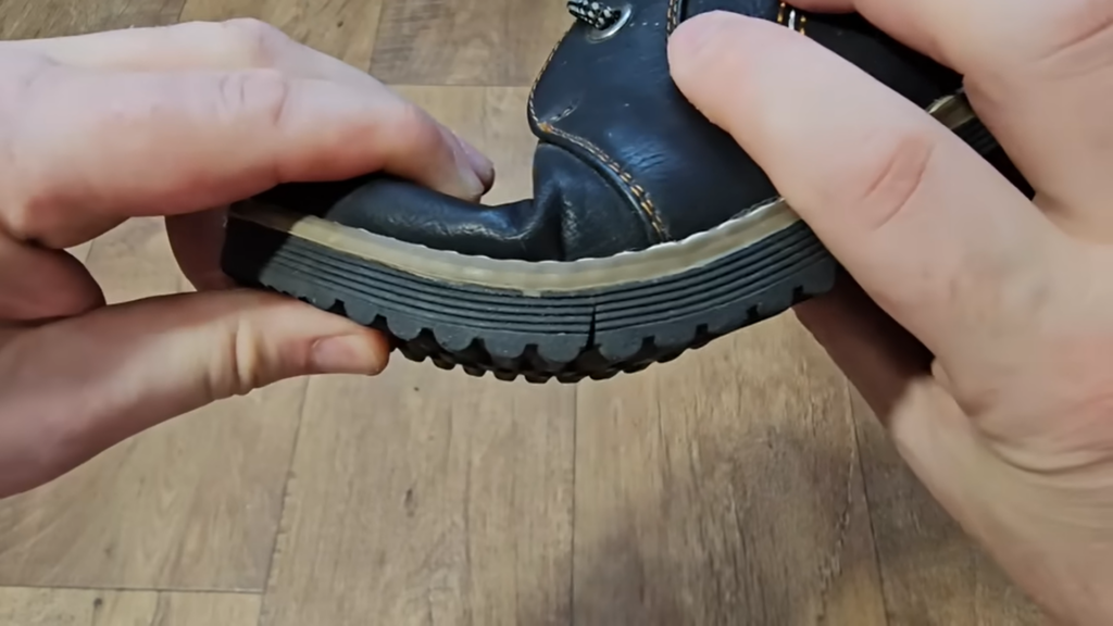 Простой секрет ремонта треснувшей подошвы