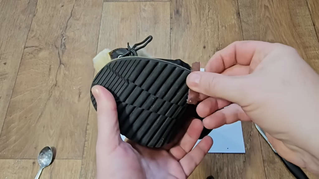 Простой секрет ремонта треснувшей подошвы