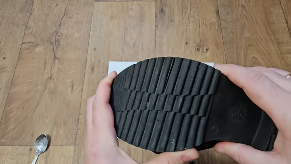 Простой секрет ремонта треснувшей подошвы