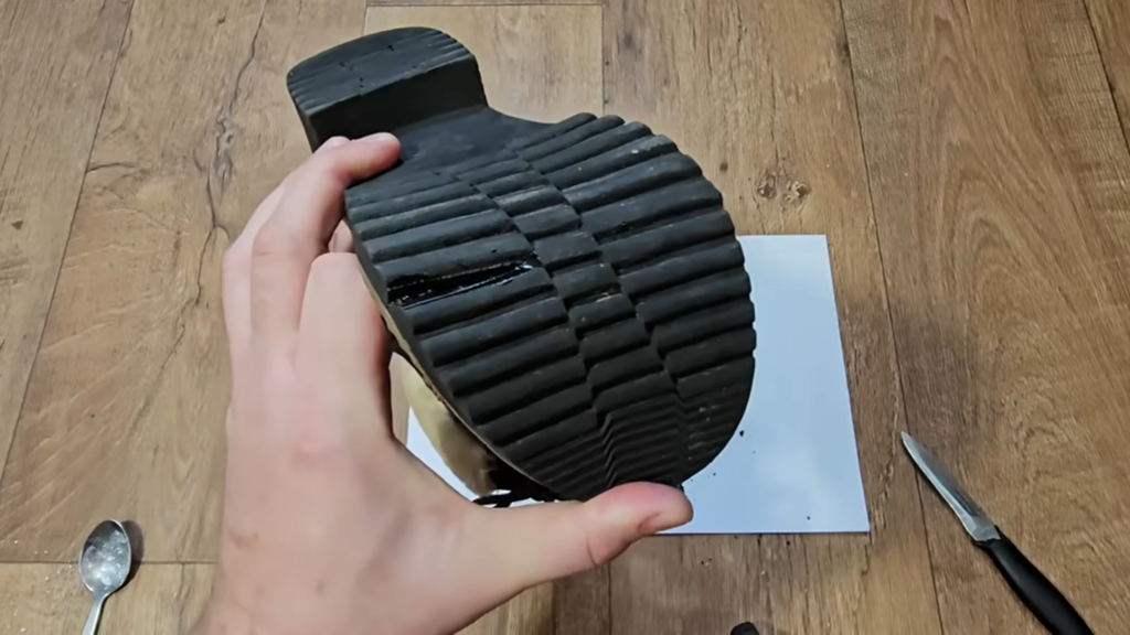 Простой секрет ремонта треснувшей подошвы