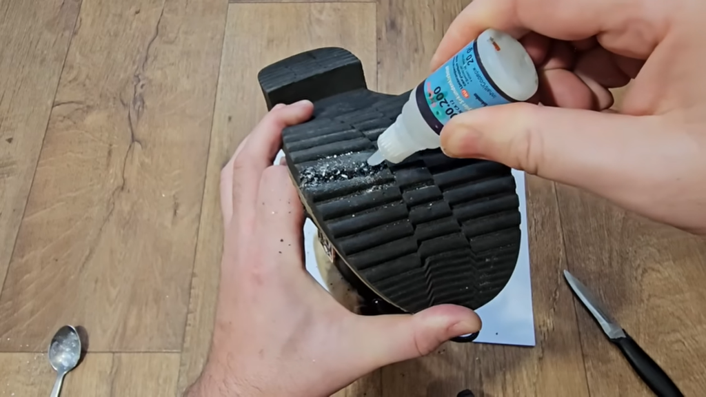 Простой секрет ремонта треснувшей подошвы