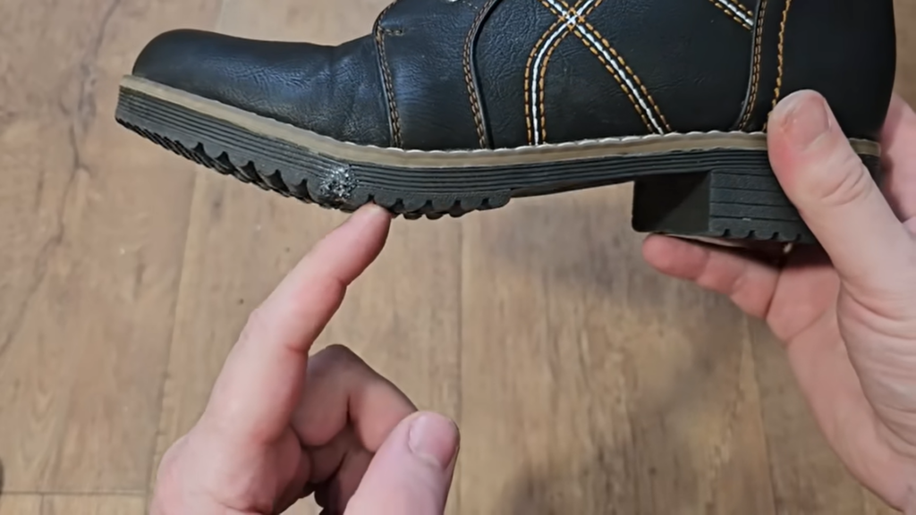 Простой секрет ремонта треснувшей подошвы