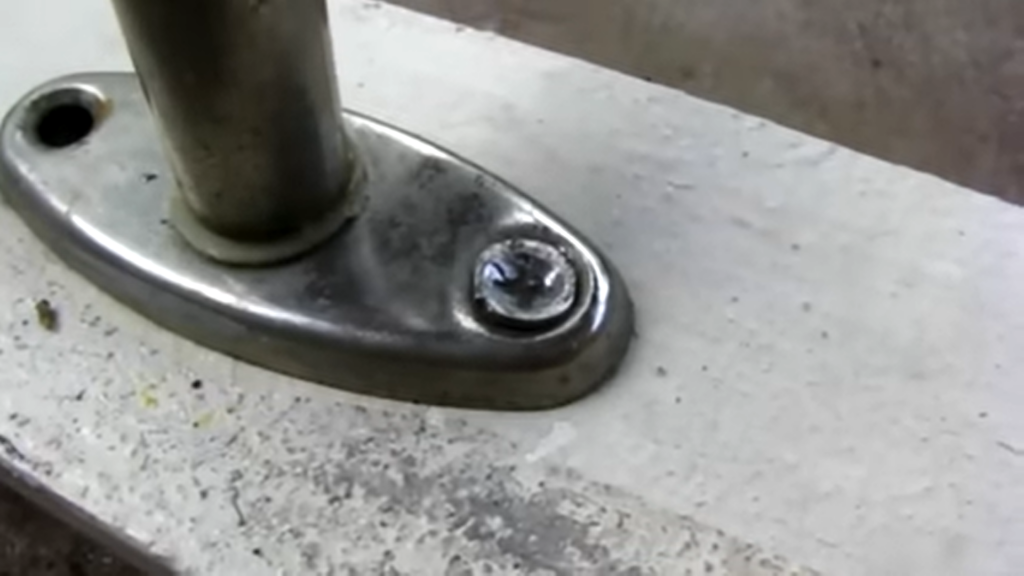 Как выкрутить саморез с сорванными гранями Как выкрутить саморез с сорванными гранями