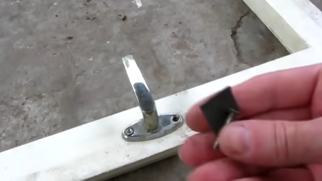 Как выкрутить саморез с сорванными гранями Как выкрутить саморез с сорванными гранями