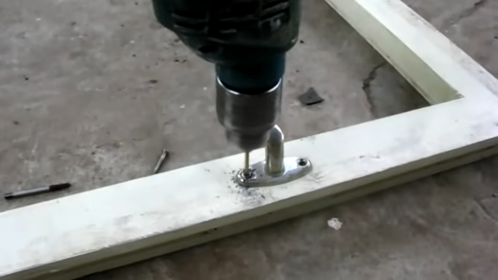 Как выкрутить саморез с сорванными гранями