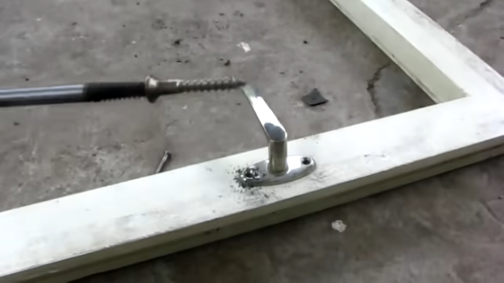 Как выкрутить саморез с сорванными гранями Как выкрутить саморез с сорванными гранями