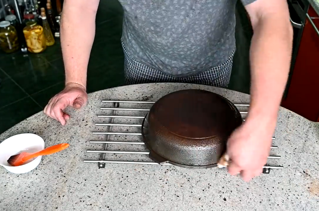 Старую, ржавую чугунную сковороду - восстановить!