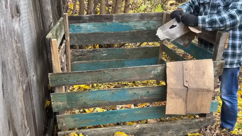 Картон на грядках - настоящий тренд!