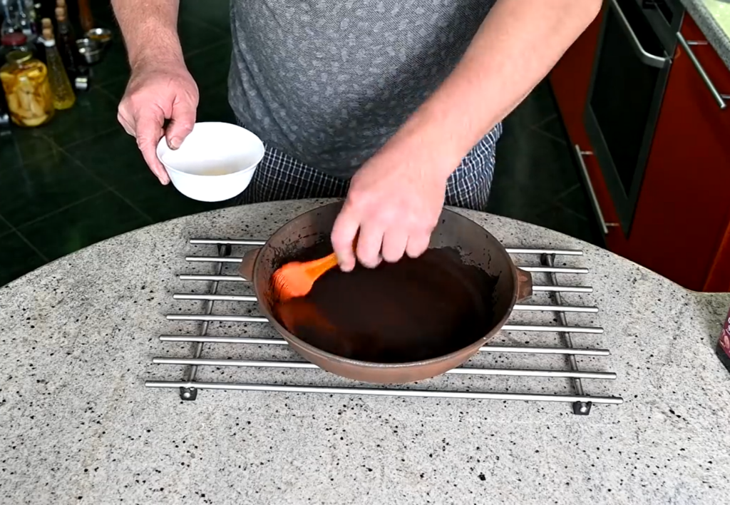 Старую, ржавую чугунную сковороду - восстановить!