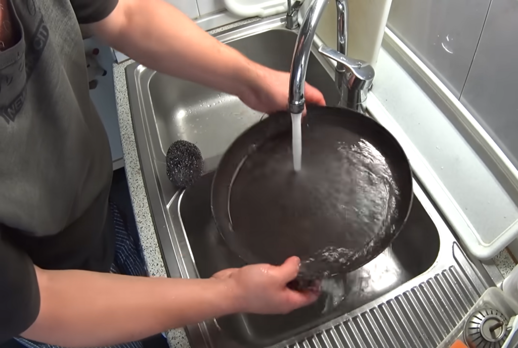 Старую, ржавую чугунную сковороду - восстановить!