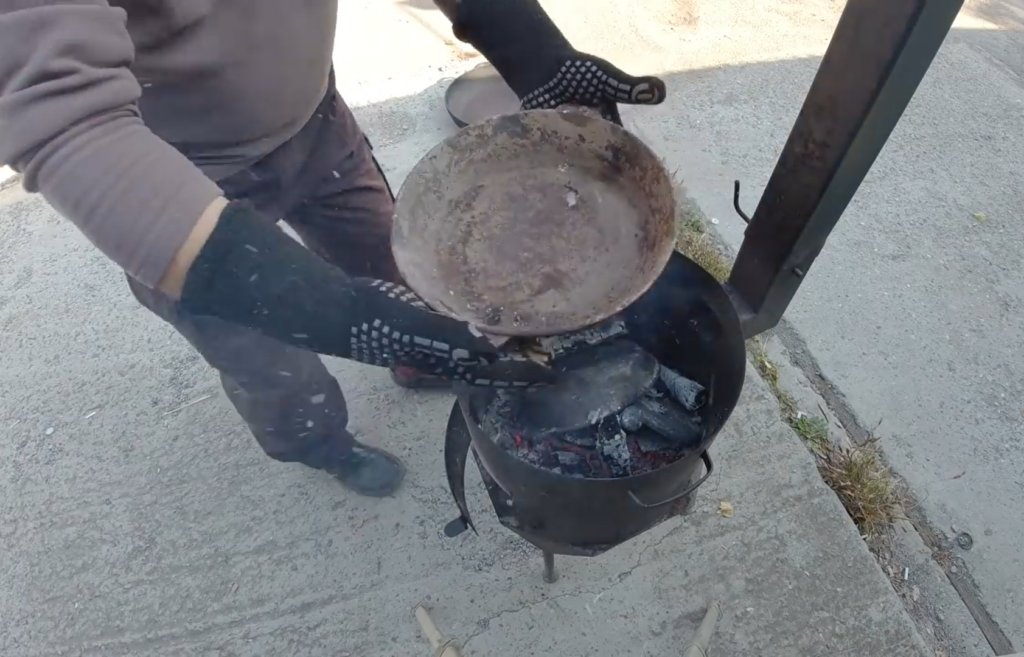 Старую, ржавую чугунную сковороду - восстановить!