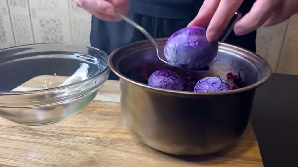 Яйца на Пасху самые красивые! Невероятной красоты - натуральным красителем!