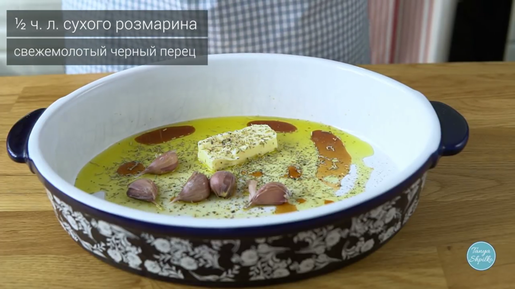 Запечённый картофель с чесноком и розмарином