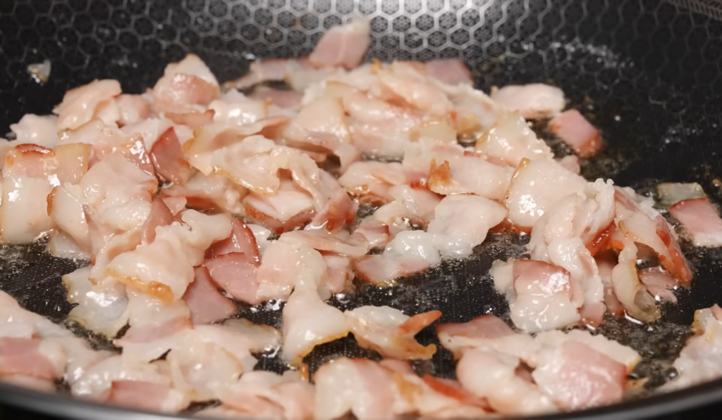 Сливочная паста с креветками и беконом