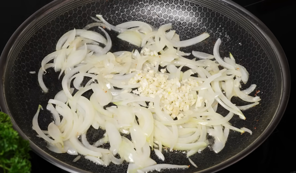 Сливочная паста с креветками и беконом