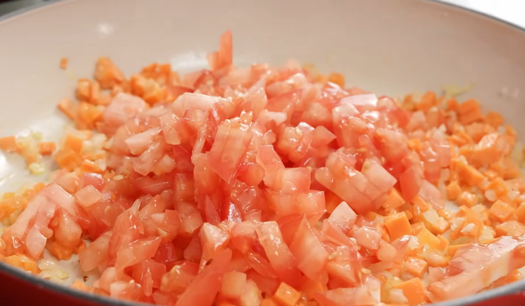 Баклажан, запеченный с рикоттой, шпинатом и помидорами