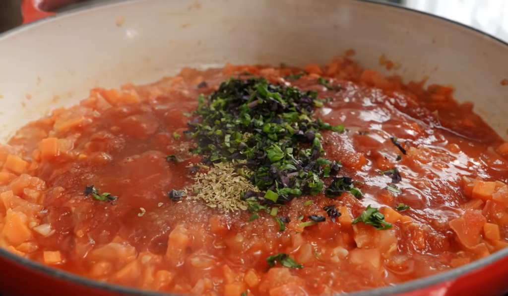 Баклажан, запеченный с рикоттой, шпинатом и помидорами