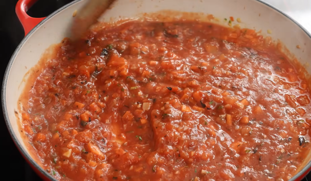 Баклажан, запеченный с рикоттой, шпинатом и помидорами