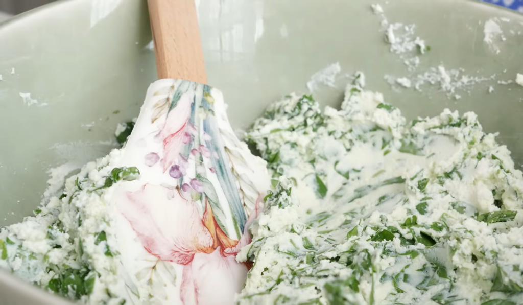 Баклажан, запеченный с рикоттой, шпинатом и помидорами