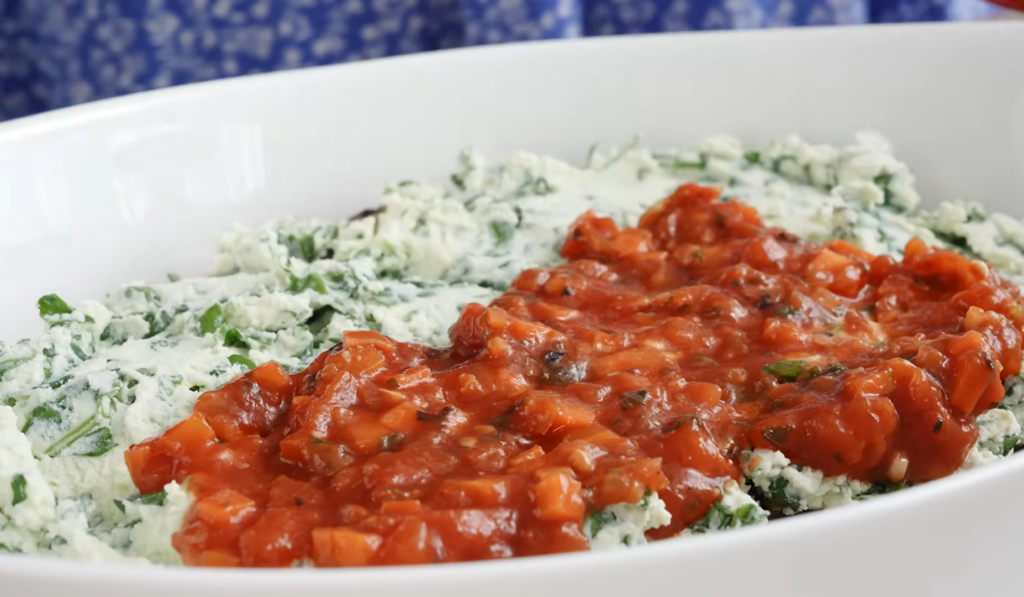 Баклажан, запеченный с рикоттой, шпинатом и помидорами