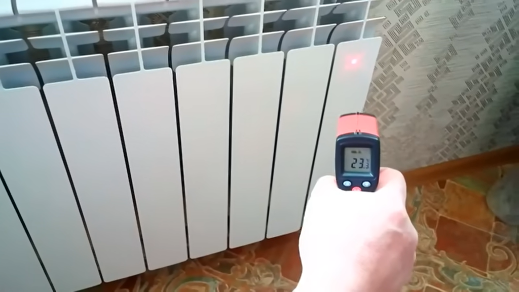 Радиатор наполовину холодный. Причина и как решить?