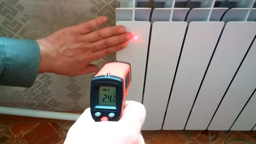 Радиатор наполовину холодный. Причина и как решить?