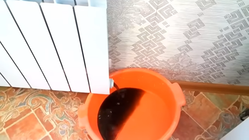 Радиатор наполовину холодный. Причина и как решить?