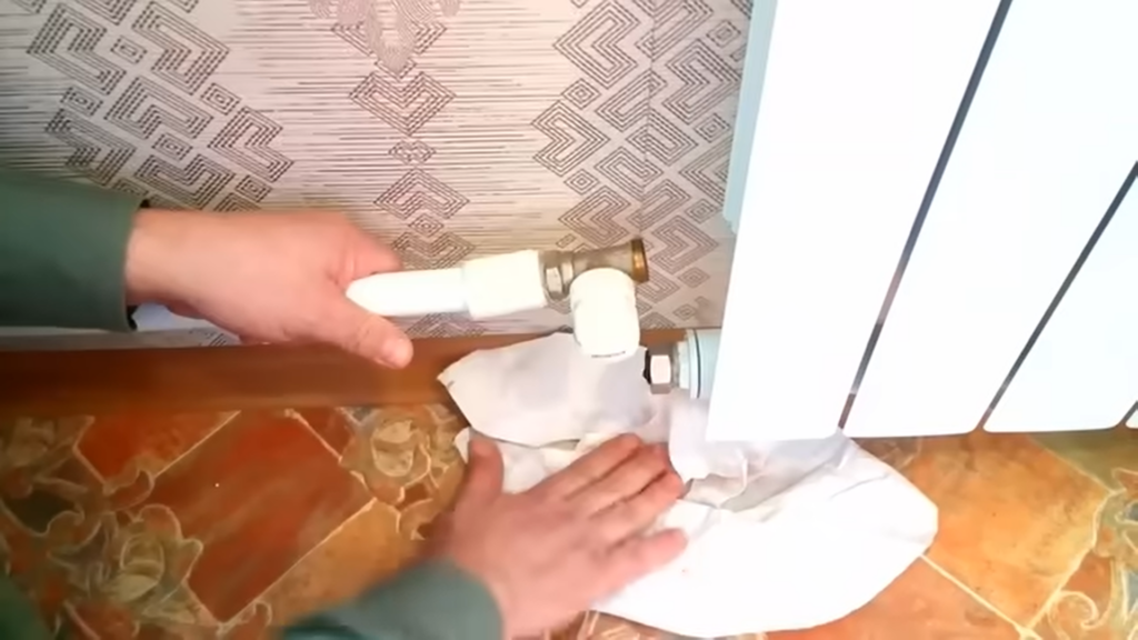 Радиатор наполовину холодный. Причина и как решить?