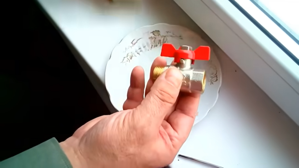 Радиатор наполовину холодный. Причина и как решить?