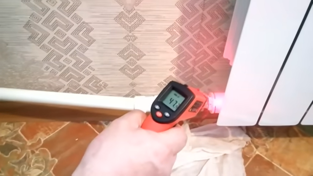 Радиатор наполовину холодный. Причина и как решить?